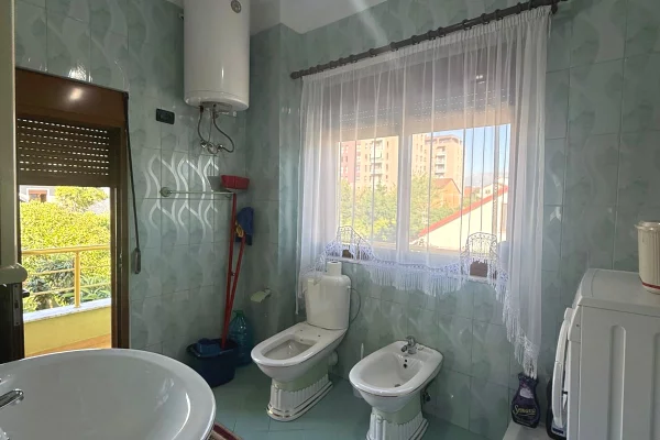  Vile 3-kateshe me qera – Prane Casa Italia