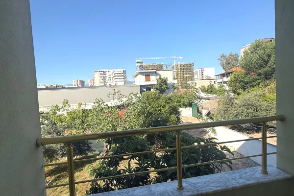  Vile 3-kateshe me qera – Prane Casa Italia