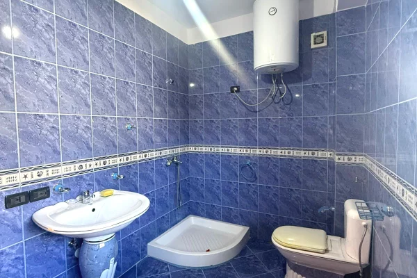  Vile 3-kateshe me qera – Prane Casa Italia