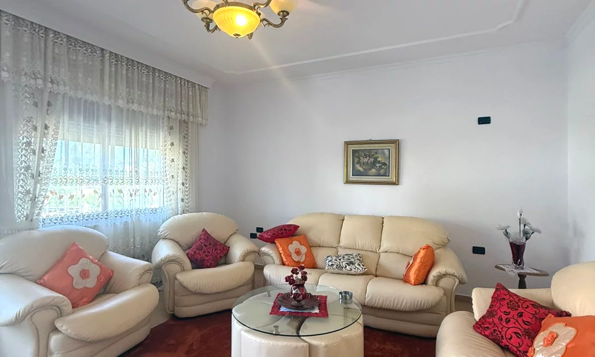  Vile 3-kateshe me qera – Prane Casa Italia