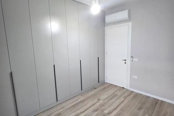 Shtepi ne shitje Apartament ne Tirane, 2+1, Mobilimi E mobiluar, Pagesa 260,000  Euro.