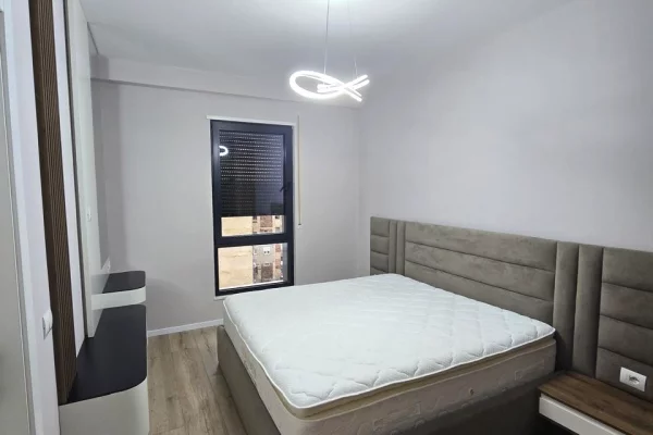 Shtepi ne shitje Apartament ne Tirane, 2+1, Mobilimi E mobiluar, Pagesa 260,000  Euro.