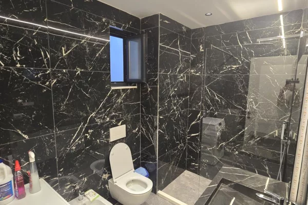 Shtepi ne shitje Apartament ne Tirane, 2+1, Mobilimi E mobiluar, Pagesa 260,000  Euro.