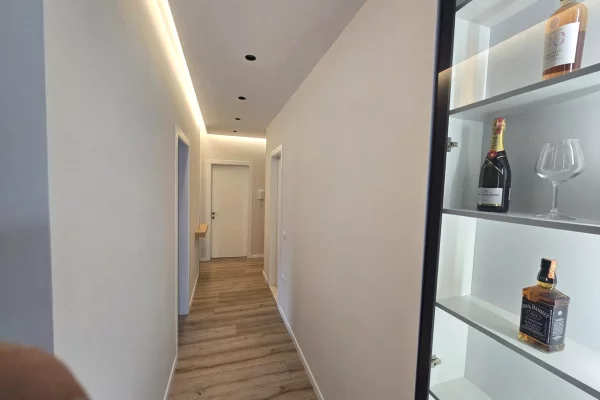 Shtepi ne shitje Apartament ne Tirane, 2+1, Mobilimi E mobiluar, Pagesa 260,000  Euro.