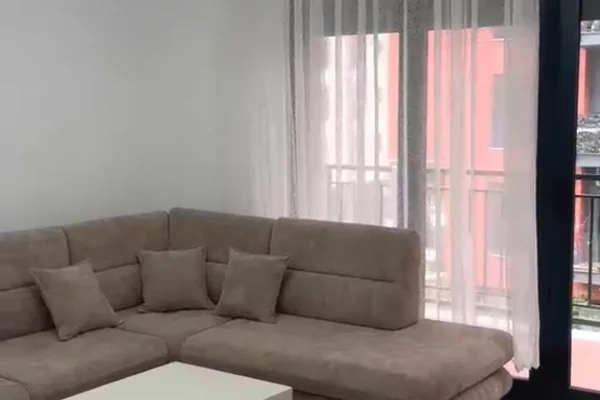 Shtepi me qera 2+1 ne Tirane - 70,000 Leke