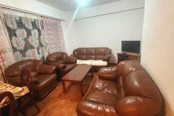 Shtepi me qera 2+1 ne Tirane - 60,000 Leke