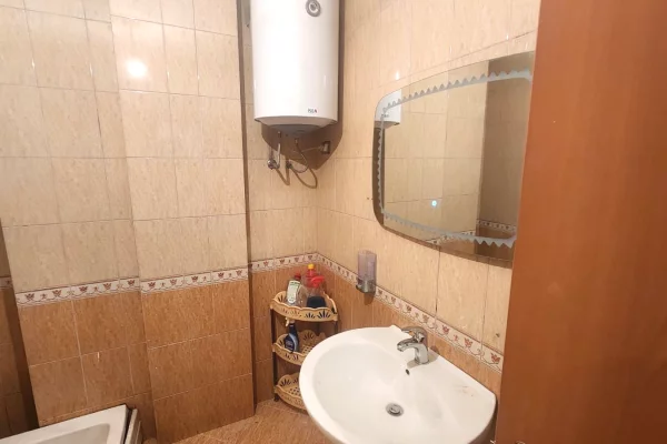 Shtepi me qera Apartament ne Tirane, 2+1, Mobilimi E mobiluar, Pagesa 60,000  Leke.