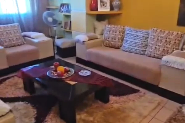 Shtepi me qera 2+1 ne Tirane - 60,000 Leke