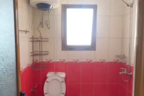 Shtepi me qera Apartament ne Tirane, 1+1, Mobilimi E mobiluar, Pagesa 40,000  Leke.