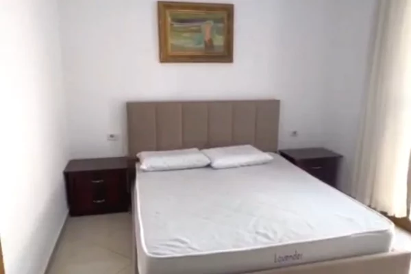 Shtepi me qera Apartament ne Tirane, 1+1, Mobilimi E mobiluar, Pagesa 40,000  Leke.