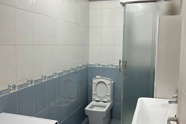 Shtepi me qera Apartament ne Tirane, 1+1, Mobilimi E mobiluar, Pagesa 550  Euro.