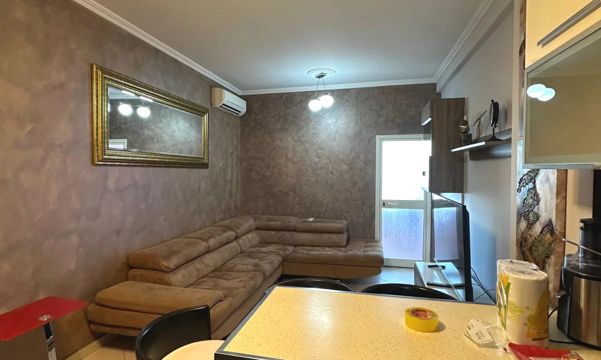 Shtepi me qera Apartament ne Tirane, 2+1, Mobilimi E mobiluar, Pagesa 500  Euro.