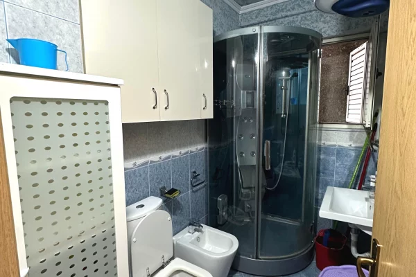 Shtepi me qera Apartament ne Tirane, 2+1, Mobilimi E mobiluar, Pagesa 500  Euro.