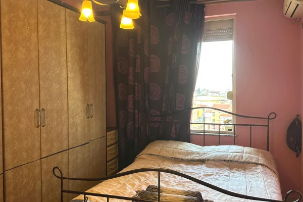 Shtepi me qera Apartament ne Tirane, 2+1, Mobilimi E mobiluar, Pagesa 500  Euro.