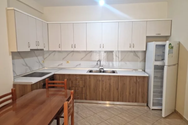 Shtepi me qera Apartament ne Tirane, 1+1, Mobilimi E mobiluar, Pagesa 45,000  Leke.