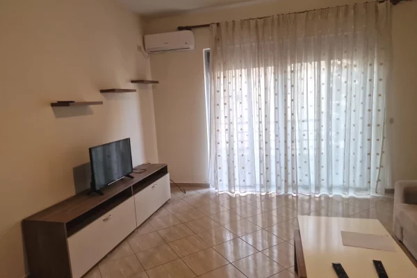 Shtepi me qera Apartament ne Tirane, 1+1, Mobilimi E mobiluar, Pagesa 45,000  Leke.