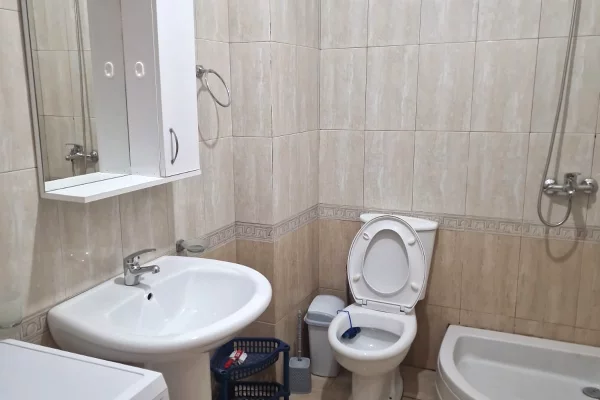 Shtepi me qera Apartament ne Tirane, 1+1, Mobilimi E mobiluar, Pagesa 45,000  Leke.