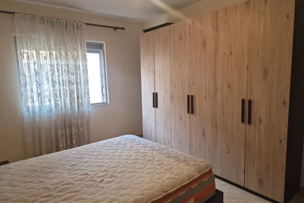 Shtepi me qera Apartament ne Tirane, 1+1, Mobilimi E mobiluar, Pagesa 45,000  Leke.