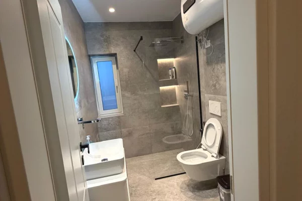 Shtepi me qera Apartament ne Tirane, 1+1, Mobilimi E mobiluar, Pagesa 1,000  Euro.