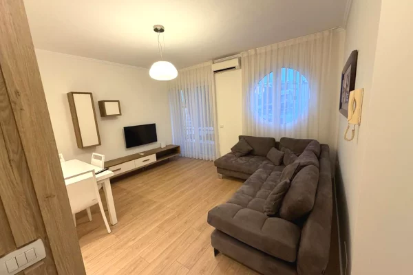 Shtepi me qera 1+1 ne Tirane - 1,000 Euro