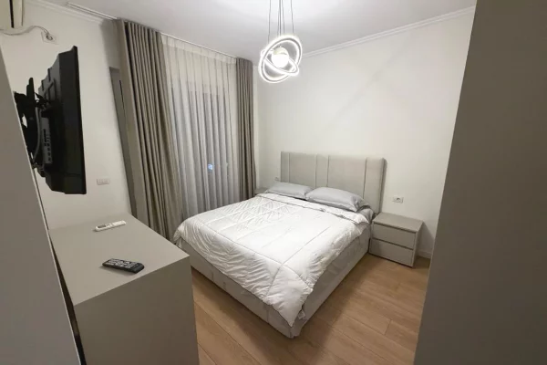Shtepi me qera Apartament ne Tirane, 1+1, Mobilimi E mobiluar, Pagesa 1,000  Euro.