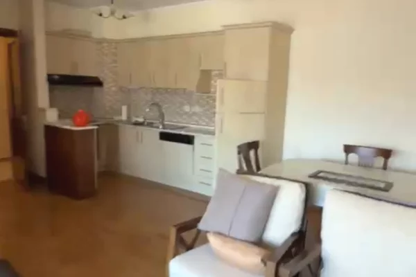 Shtepi ne shitje Apartament ne Tirane, 2+1, Mobilimi E mobiluar, Pagesa 230,000  Euro.