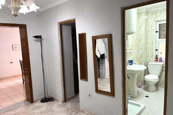 Shtepi ne shitje Apartament ne Tirane, 2+1, Mobilimi E mobiluar, Pagesa 190,000  Euro.