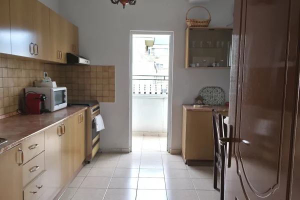 Shtepi ne shitje Apartament ne Tirane, 2+1, Mobilimi E mobiluar, Pagesa 190,000  Euro.