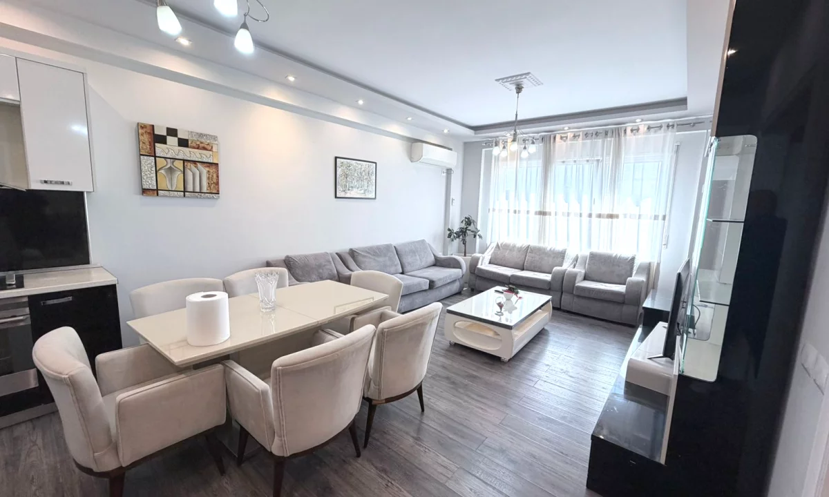 Shtepi ne shitje Apartament ne Tirane, 2+1, Mobilimi E mobiluar, Pagesa 258,000  Euro.