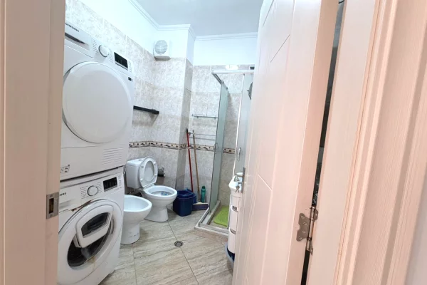 Shtepi ne shitje Apartament ne Tirane, 2+1, Mobilimi E mobiluar, Pagesa 258,000  Euro.