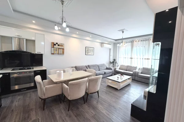 Shtepi ne shitje Apartament ne Tirane, 2+1, Mobilimi E mobiluar, Pagesa 258,000  Euro.