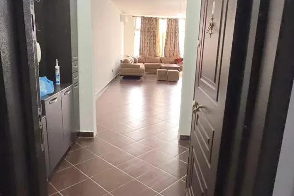 Shtepi me qera Apartament ne Tirane, 3+1, Mobilimi E mobiluar, Pagesa 60,000  Leke.