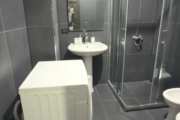 Shtepi me qera Apartament ne Tirane, 3+1, Mobilimi E mobiluar, Pagesa 60,000  Leke.