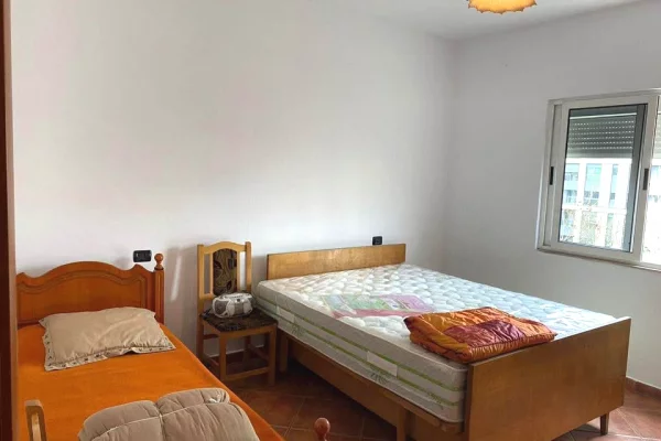 Shtepi me qera Apartament ne Tirane, 3+1, Mobilimi E mobiluar, Pagesa 55,000  Leke.