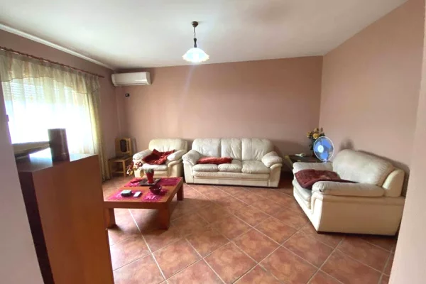 Shtepi me qera 3+1 ne Tirane - 55,000 Leke