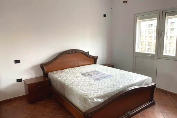 Shtepi me qera Apartament ne Tirane, 3+1, Mobilimi E mobiluar, Pagesa 55,000  Leke.