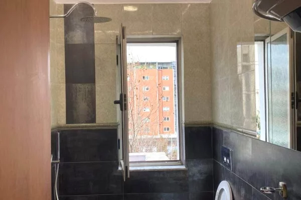 Shtepi me qera Apartament ne Tirane, 3+1, Mobilimi E mobiluar, Pagesa 55,000  Leke.