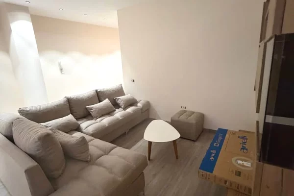 Jepet me qira apartament 3+1+2 – pranë Gjimnazit “Ismail Qemali”