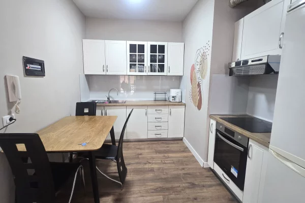 Shtepi me qera Apartament ne Tirane, 2+1, Mobilimi E mobiluar, Pagesa 65,000  Leke.