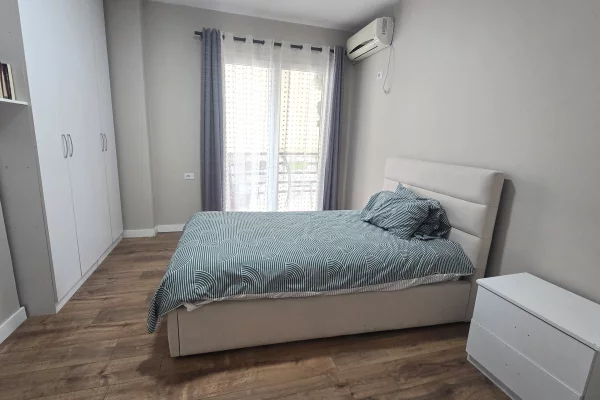 Shtepi me qera Apartament ne Tirane, 2+1, Mobilimi E mobiluar, Pagesa 65,000  Leke.