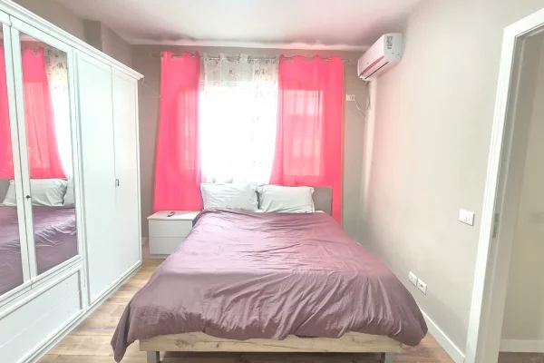 Shtepi me qera Apartament ne Tirane, 2+1, Mobilimi E mobiluar, Pagesa 65,000  Leke.