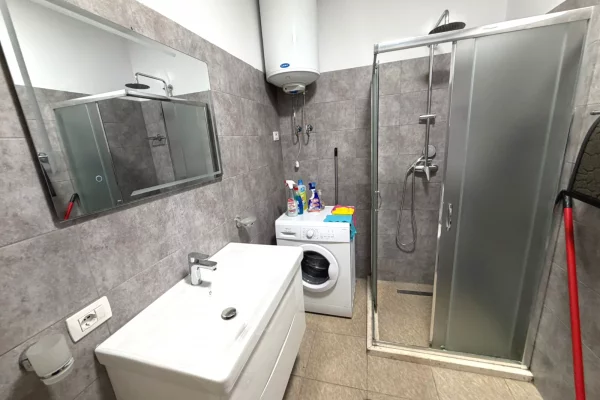 Shtepi me qera Apartament ne Tirane, 1+1, Mobilimi E mobiluar, Pagesa 65,000  Leke.