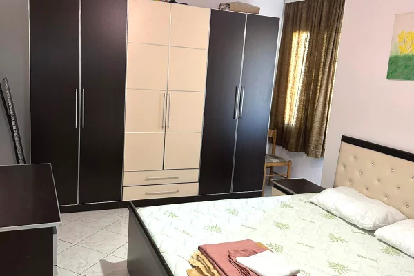 Shtepi me qera Apartament ne Tirane, 1+1, Mobilimi E mobiluar, Pagesa 40,000  Leke.