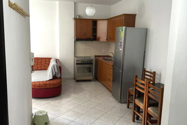 Shtepi me qera Apartament ne Tirane, 1+1, Mobilimi E mobiluar, Pagesa 40,000  Leke.