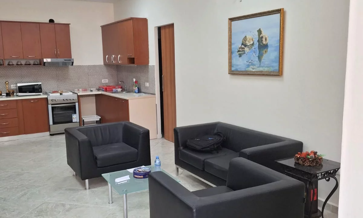 Shtepi me qera Apartament ne Tirane, 2+1, Mobilimi E mobiluar, Pagesa 600  Euro.
