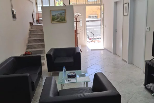 Shtepi me qera Apartament ne Tirane, 2+1, Mobilimi E mobiluar, Pagesa 600  Euro.
