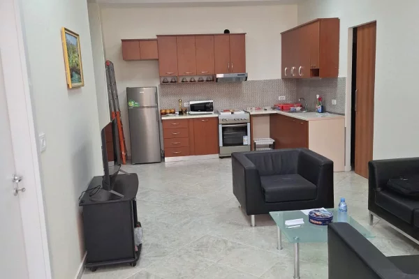 Shtepi me qera Apartament ne Tirane, 2+1, Mobilimi E mobiluar, Pagesa 600  Euro.