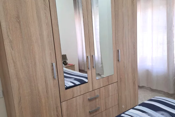 Shtepi me qera Apartament ne Tirane, 2+1, Mobilimi E mobiluar, Pagesa 600  Euro.