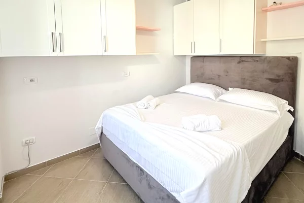 Shtepi me qera Apartament ne Tirane, 2+1, Mobilimi E mobiluar, Pagesa 80,000  Leke.
