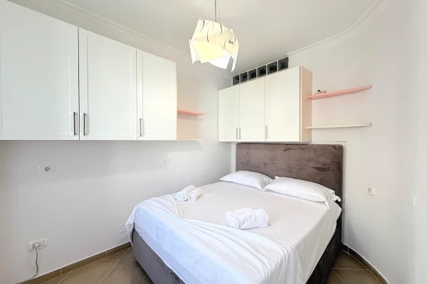 Shtepi me qera Apartament ne Tirane, 2+1, Mobilimi E mobiluar, Pagesa 80,000  Leke.